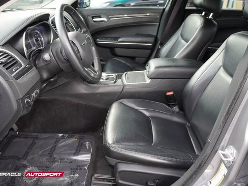 Used 2017 Chrysler 300 Limited w/ Driver Convenience Group image 15
