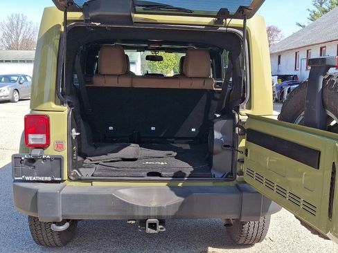 Used 2013 Jeep Wrangler Unlimited Rubicon w/ Max Tow Pkg image 28