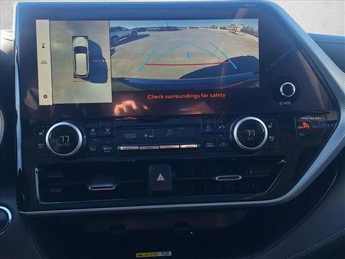 Used 2023 Toyota Highlander Platinum image 13