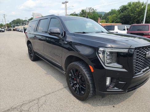 Used 2023 GMC Yukon XL Denali AWD/4WD image 2