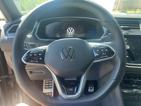 Used 2024 Volkswagen Tiguan SE R-Line AWD/4WD image 17
