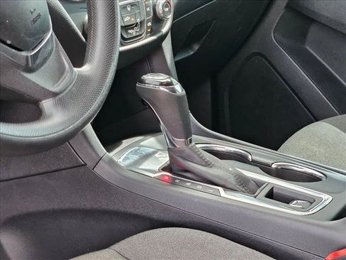 Used 2020 Chevrolet Equinox LT w/ LPO, Floor Liner Package FWD image 22
