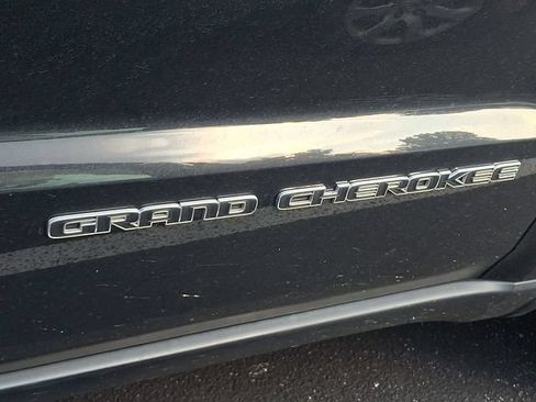 Used 2017 Jeep Grand Cherokee Limited AWD/4WD image 7