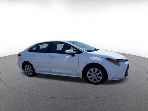 Used 2025 Toyota Corolla LE FWD image 2