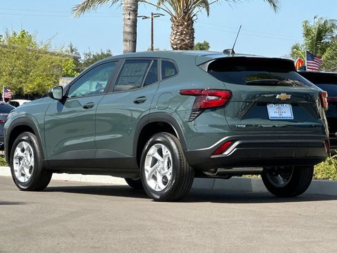 New 2026 Chevrolet Trax LS w/ LS Convenience Package FWD image 6