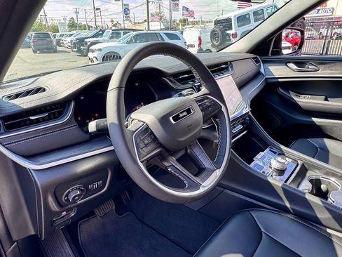 New 2025 Jeep Grand Cherokee Limited w/ Black Appearance Package image 12