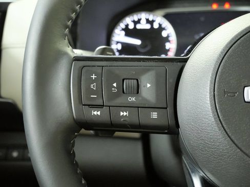 Used 2025 Nissan Pathfinder SL AWD/4WD image 25