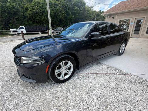 Used 2019 Dodge Charger SXT RWD image 1