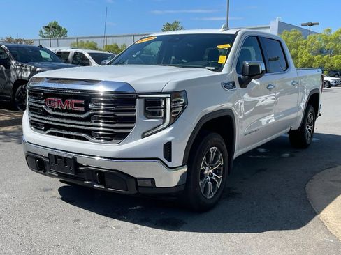Used 2024 GMC Sierra 1500 SLT AWD/4WD image 3