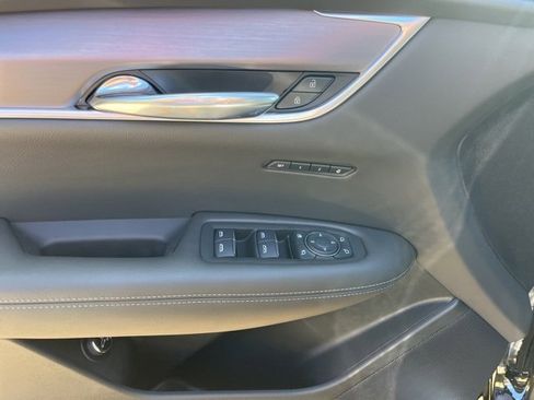 New 2025 Cadillac XT6 Luxury image 15
