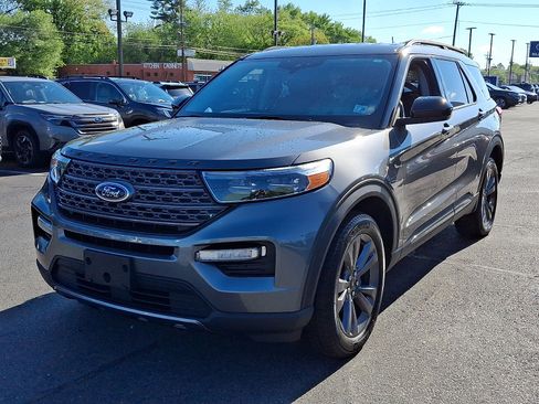 Certified 2023 Ford Explorer XLT w/ Equipment Group 202A AWD/4WD image 3