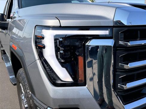 Used 2025 GMC Sierra 2500 SLT AWD/4WD image 31