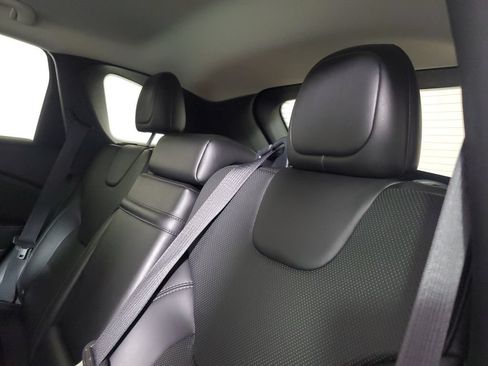 Used 2019 Jeep Cherokee Limited FWD image 12