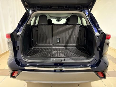 Certified 2025 Toyota Highlander Platinum image 11