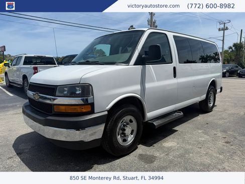 Used 2018 Chevrolet Express 3500 LT w/ LT Preferred Equipment Group RWD image 7