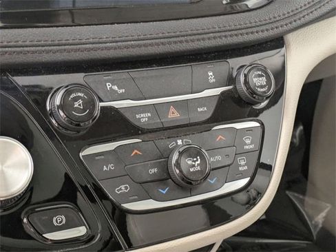 Used 2017 Chrysler Pacifica Limited w/ UConnect Theater Package image 20