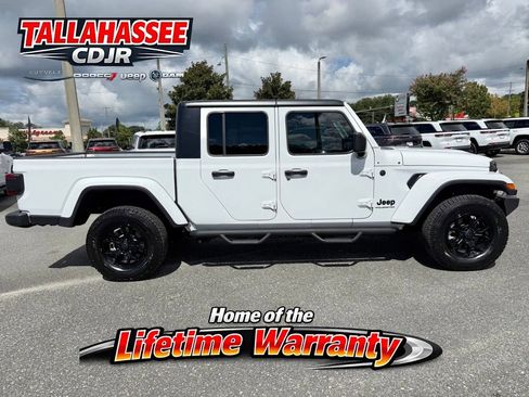 Used 2025 Jeep Gladiator Sport AWD/4WD image 2