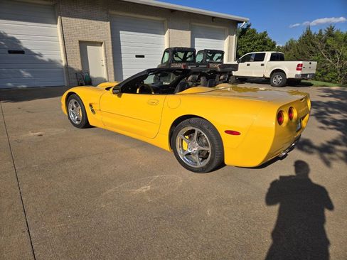Used 2000 Chevrolet Corvette Convertible w/ Memory Pkg RWD image 3