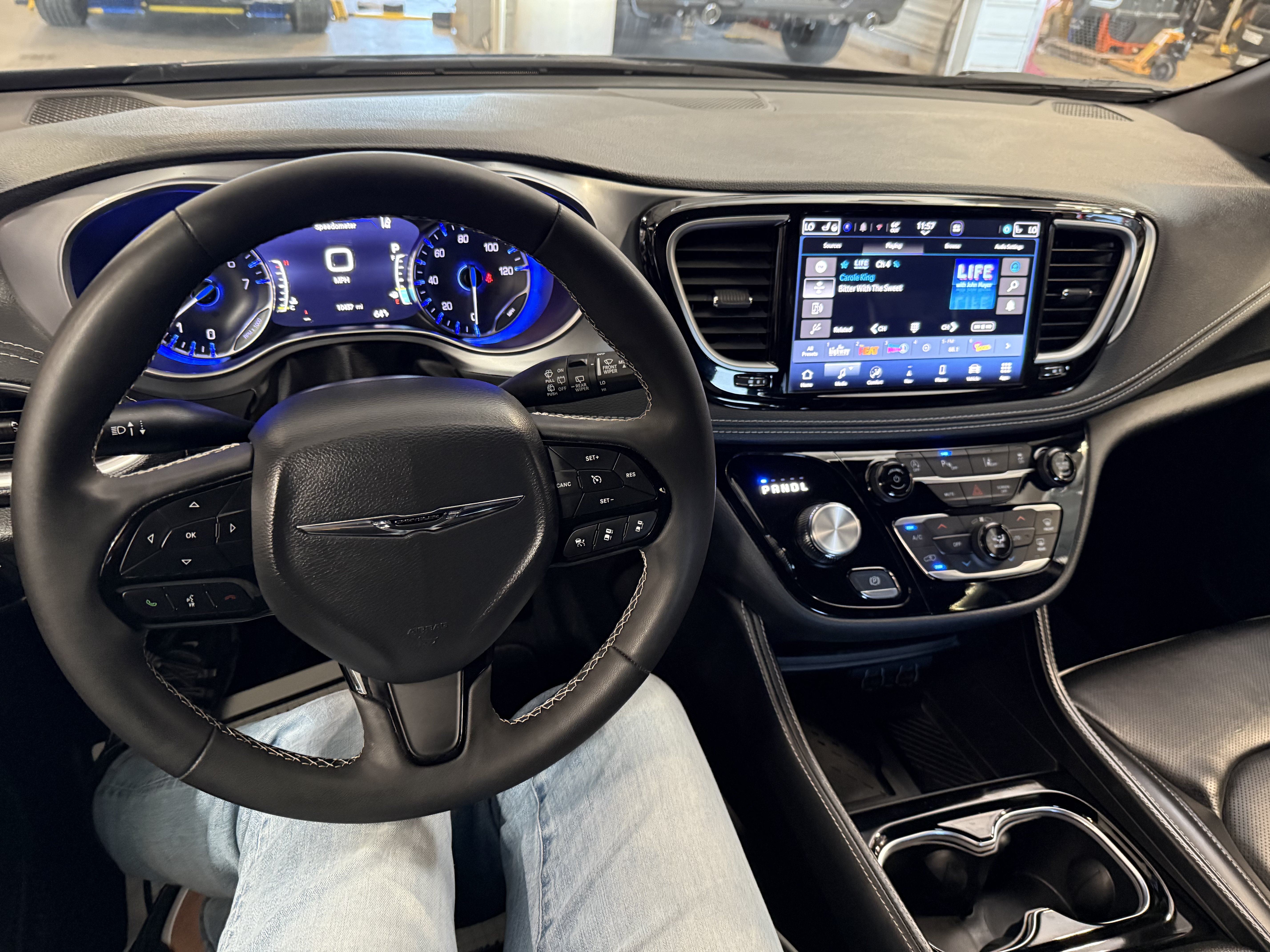 Certified 2025 Chrysler Pacifica Limited AWD/4WD image 51