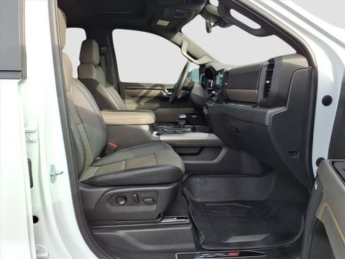 Used 2023 Chevrolet Silverado 1500 ZR2 w/ Technology Package image 11