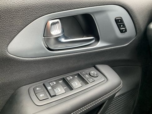 New 2026 Chrysler Pacifica Limited w/ S Appearance Package image 30