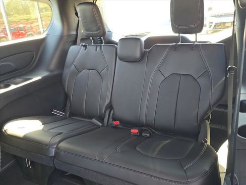 New 2026 Chrysler Pacifica Select image 7