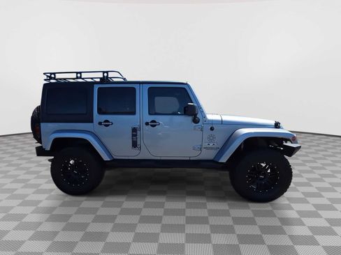 Used 2013 Jeep Wrangler Unlimited Sahara w/ Connectivity Group AWD/4WD image 9