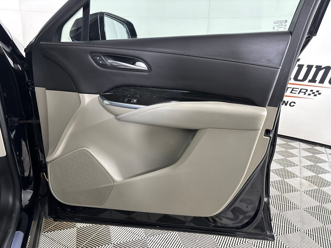Used 2023 Cadillac XT4 Premium Luxury w/ Technology Package FWD image 29