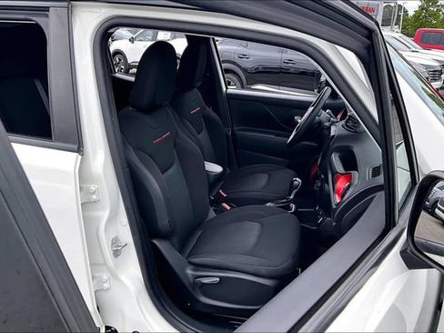 Used 2023 Jeep Renegade Trailhawk AWD/4WD image 27