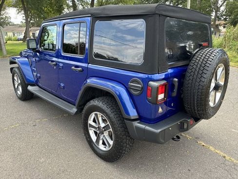 Certified 2019 Jeep Wrangler Unlimited Sahara w/ Cold Weather Group image 9