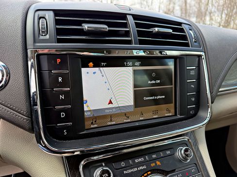 Used 2017 Lincoln Continental Reserve w/ Technology Package image 17