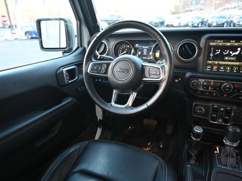 Used 2022 Jeep Wrangler Unlimited Sahara w/ Cold Weather Group image 16