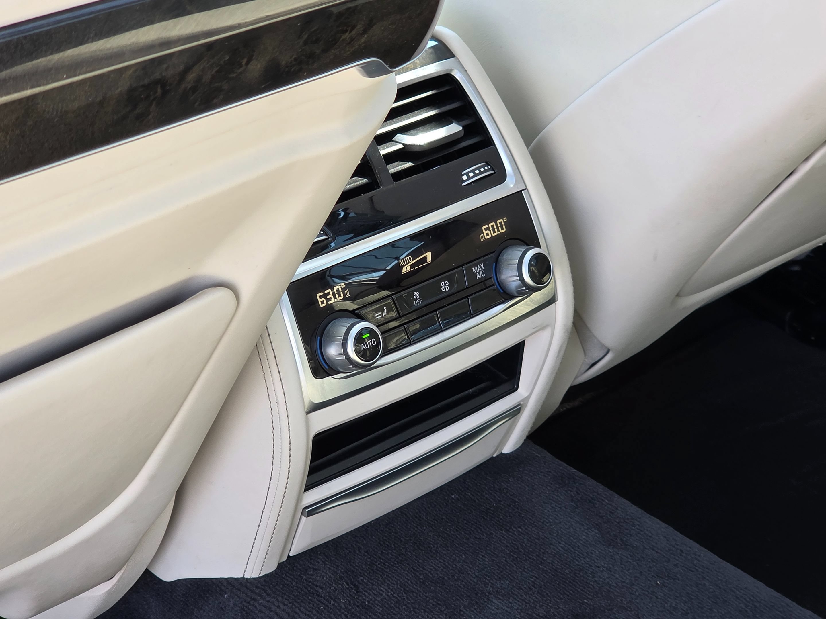 Used 2016 BMW 740i RWD image 19