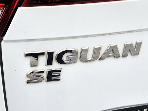 Used 2020 Volkswagen Tiguan SE image 14