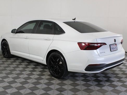 Used 2024 Volkswagen Jetta SE image 6