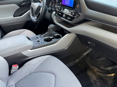 Certified 2024 Toyota Highlander LE image 19