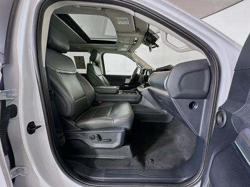 Used 2025 Ford Expedition Active AWD/4WD image 35