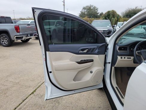 Used 2022 GMC Acadia Denali w/ Denali Ultimate Package image 13