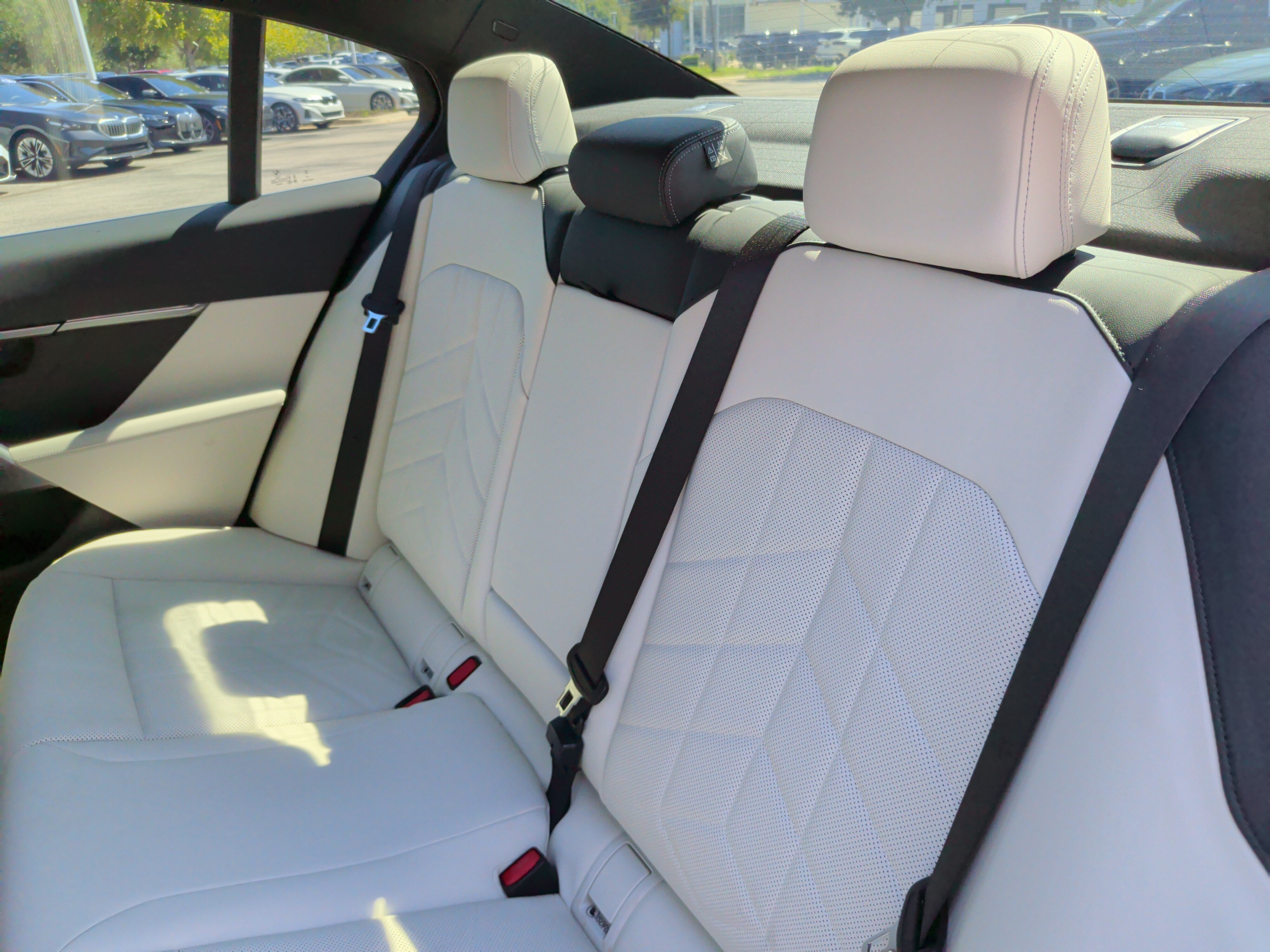 Certified 2024 BMW i5 eDrive40i w/ Premium Package RWD image 39