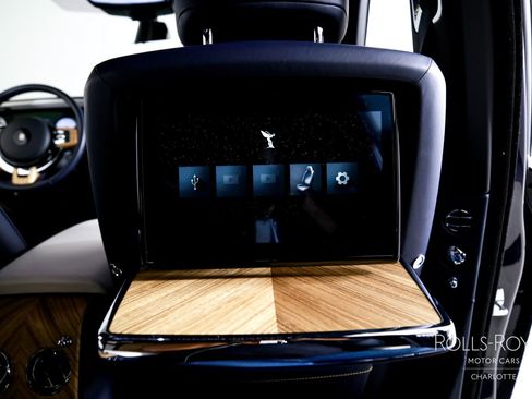 Used 2025 Rolls-Royce Cullinan AWD/4WD image 34