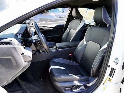 Used 2025 Toyota Camry SE FWD image 15