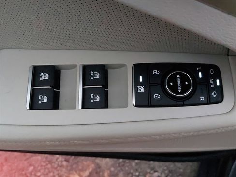 Used 2018 Genesis G80 3.8 w/ Option Group 03 image 24