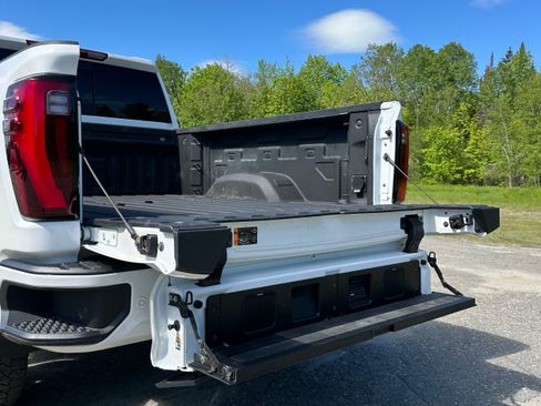 Used 2025 GMC Sierra 2500 Denali Ultimate AWD/4WD image 13