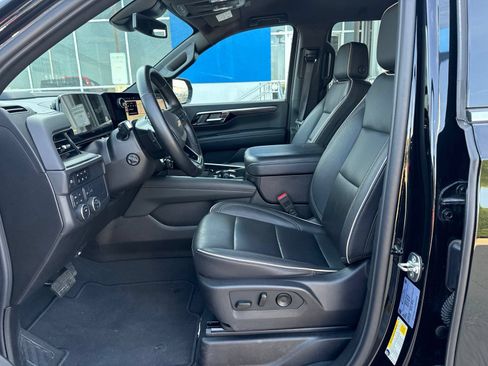 Used 2025 Chevrolet Suburban Premier AWD/4WD image 12