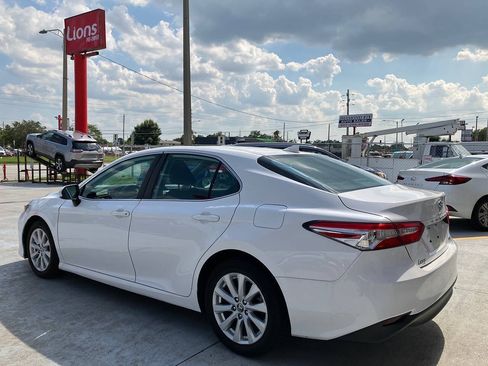 Used 2019 Toyota Camry LE FWD image 6