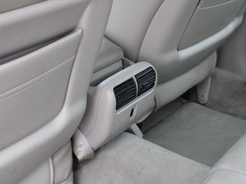 Used 2003 Lincoln Town Car Signature image 18