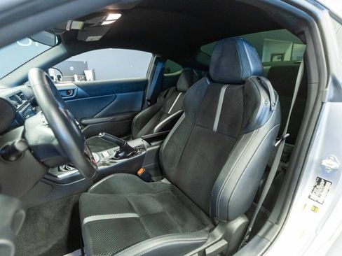 Used 2025 Toyota GR86 Premium image 12