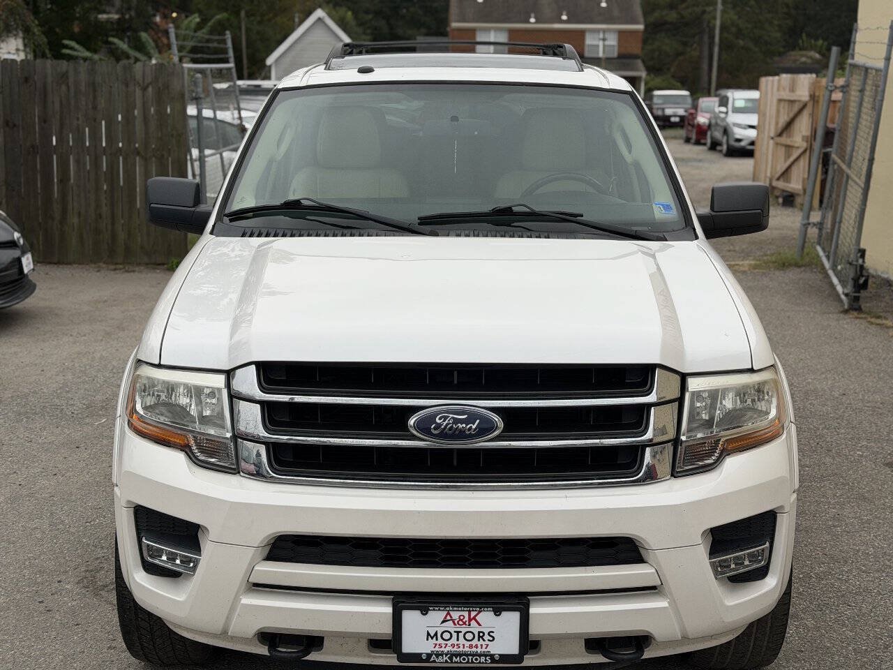 Used 2016 Ford Expedition XLT w/ Equipment Group 202A AWD/4WD image 4