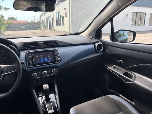 Used 2025 Nissan Versa SV FWD image 34