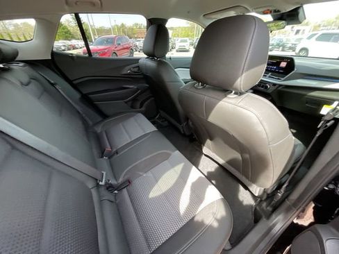 Used 2025 Chevrolet Trax LT w/ Driver Confidence Package image 33